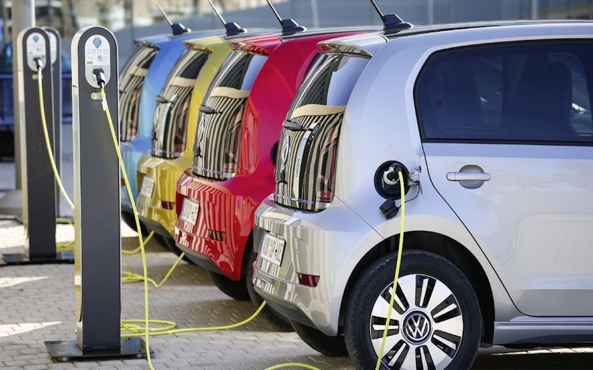 Larry pis sa Gang - Marc Bouchard : Budget de la CAQ...les voitures électriques mangent la claque!